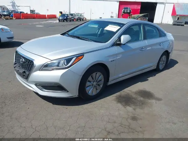 KMHE24L16GA037579 2016 HYUNDAI SONATA - Image 2