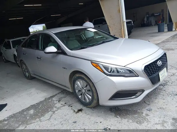 KMHE24L16GA038750 2016 HYUNDAI SONATA - Image 1