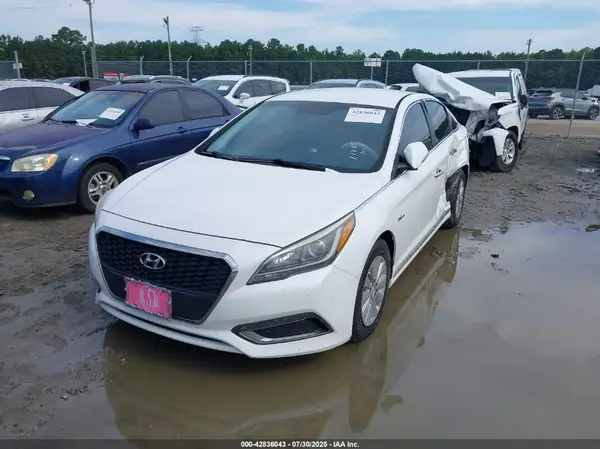 KMHE24L16GA038859 2016 HYUNDAI SONATA - Image 2