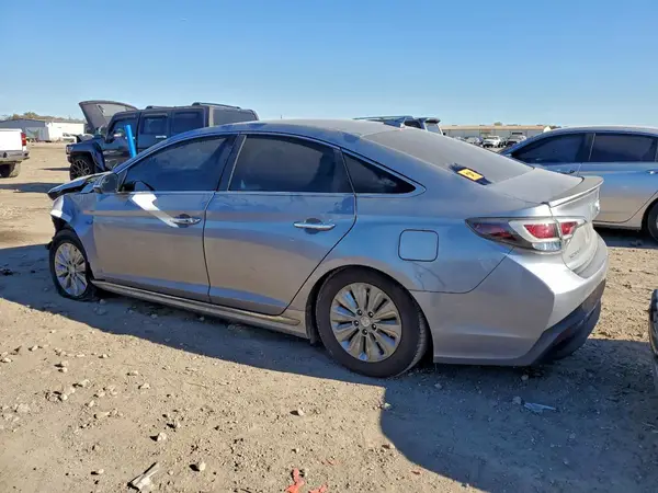KMHE24L16GA039476 2016 HYUNDAI SONATA - Image 2
