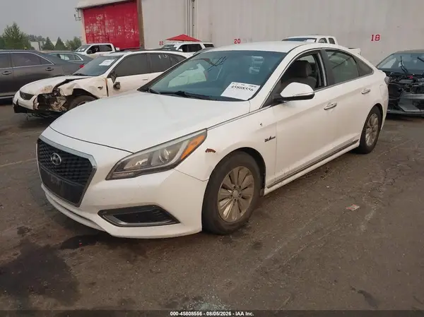 KMHE24L16GA042426 2016 HYUNDAI SONATA - Image 2