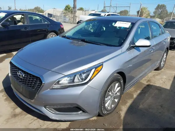 KMHE24L16HA043769 2017 HYUNDAI SONATA - Image 2