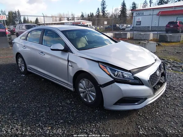 KMHE24L16HA051077 2017 HYUNDAI SONATA - Image 1