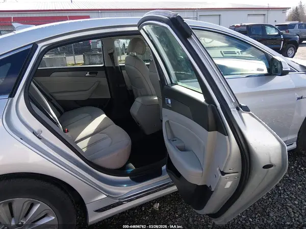 KMHE24L16HA051077 2017 HYUNDAI SONATA - Image 8