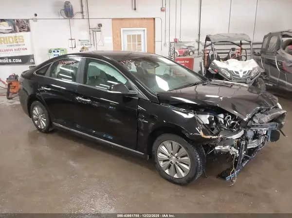KMHE24L16HA059535 2017 HYUNDAI SONATA - Image 1