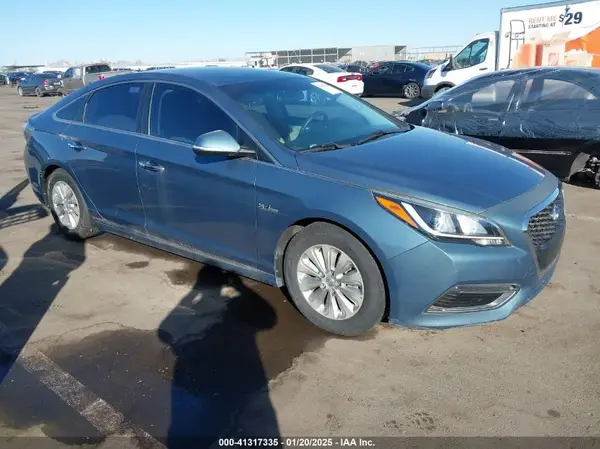 KMHE24L17GA009029 2016 HYUNDAI SONATA - Image 1