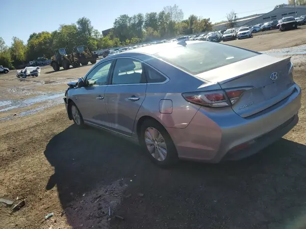 KMHE24L17GA011251 2016 HYUNDAI SONATA - Image 2