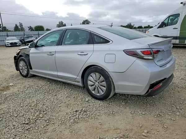 KMHE24L17GA011475 2016 HYUNDAI SONATA - Image 2