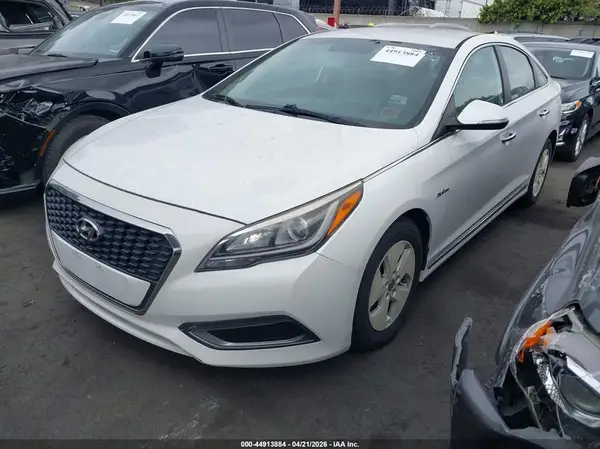KMHE24L17GA011623 2016 HYUNDAI SONATA - Image 2
