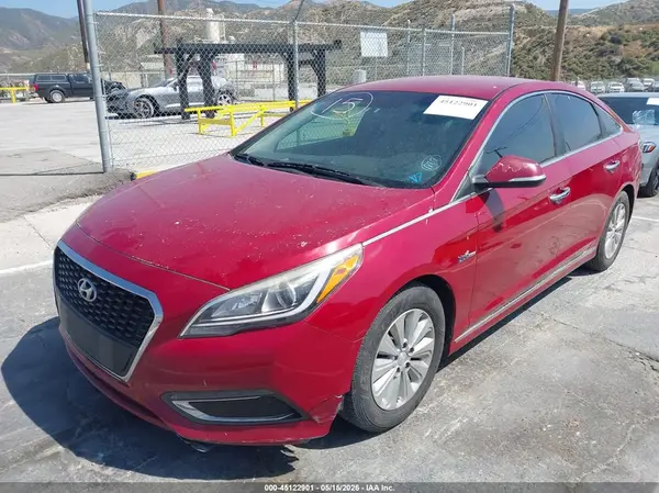 KMHE24L17GA011685 2016 HYUNDAI SONATA - Image 2