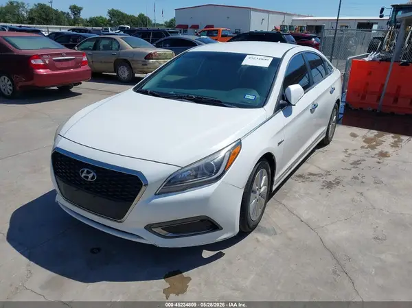 KMHE24L17GA012755 2016 HYUNDAI SONATA - Image 2