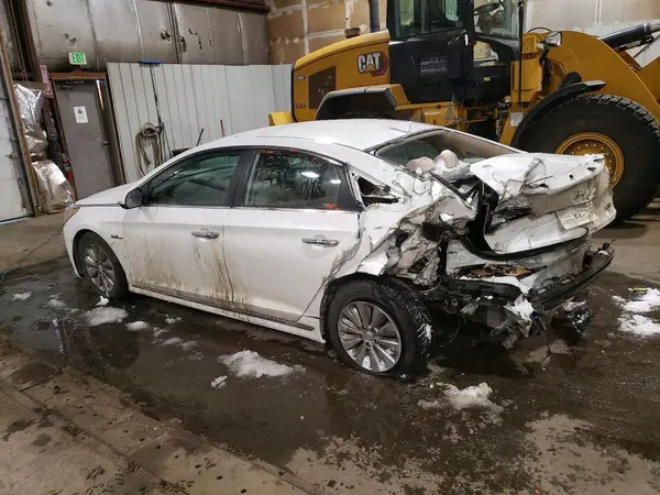 KMHE24L17GA013193 2016 HYUNDAI SONATA - Image 2