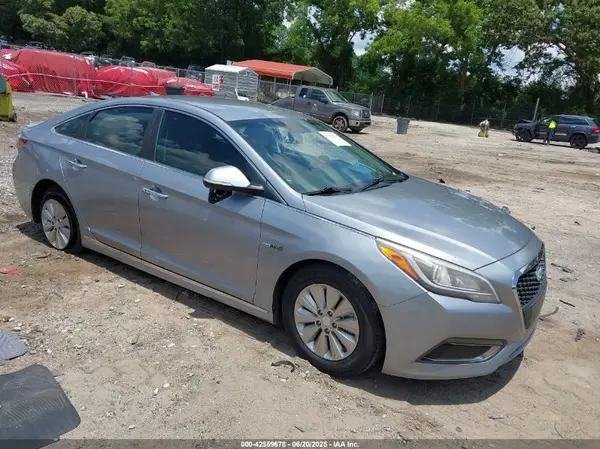 KMHE24L17GA013355 2016 HYUNDAI SONATA - Image 1