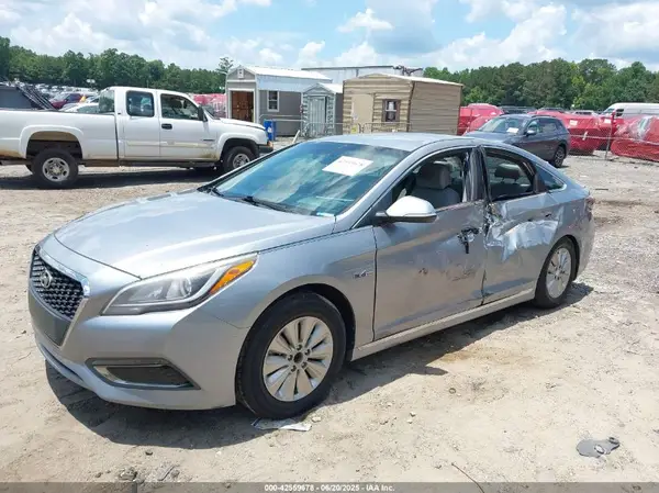 KMHE24L17GA013355 2016 HYUNDAI SONATA - Image 2