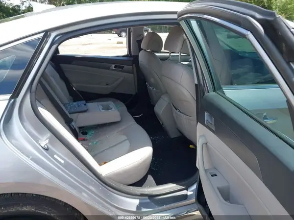 KMHE24L17GA013355 2016 HYUNDAI SONATA - Image 8