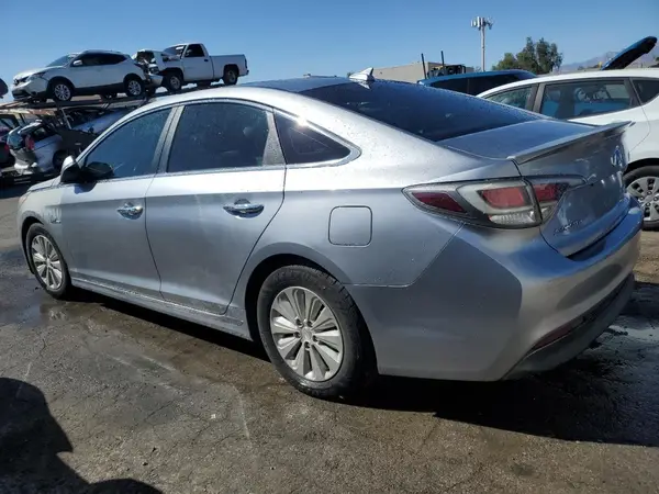 KMHE24L17GA014215 2016 HYUNDAI SONATA - Image 2