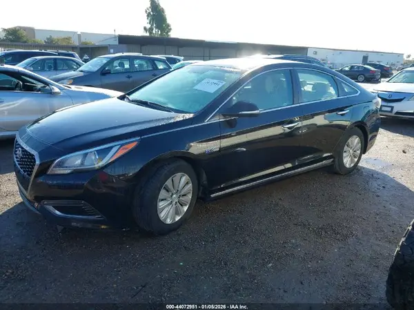 KMHE24L17GA014571 2016 HYUNDAI SONATA - Image 2