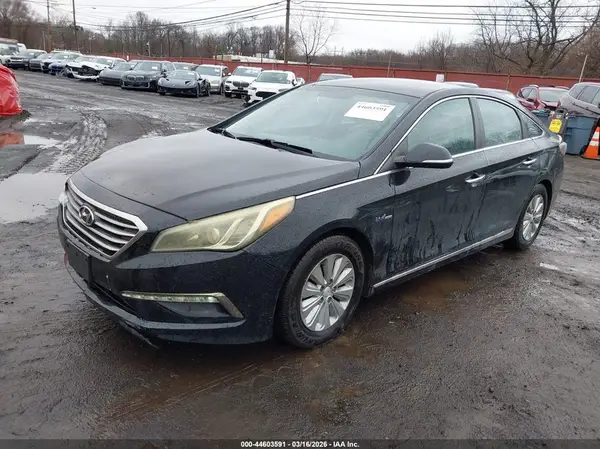 KMHE24L17GA015901 2016 HYUNDAI SONATA - Image 2