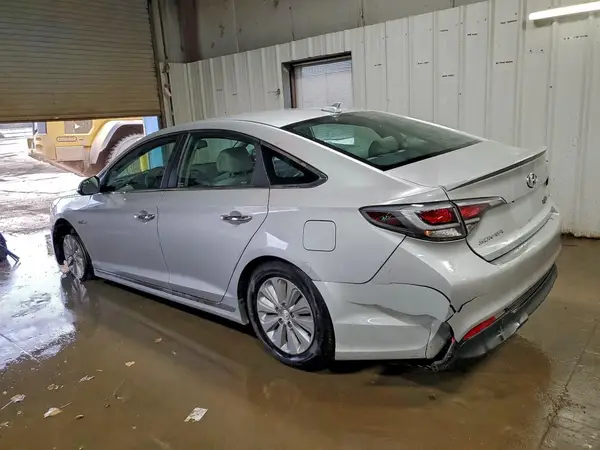 KMHE24L17GA016496 2016 HYUNDAI SONATA - Image 2