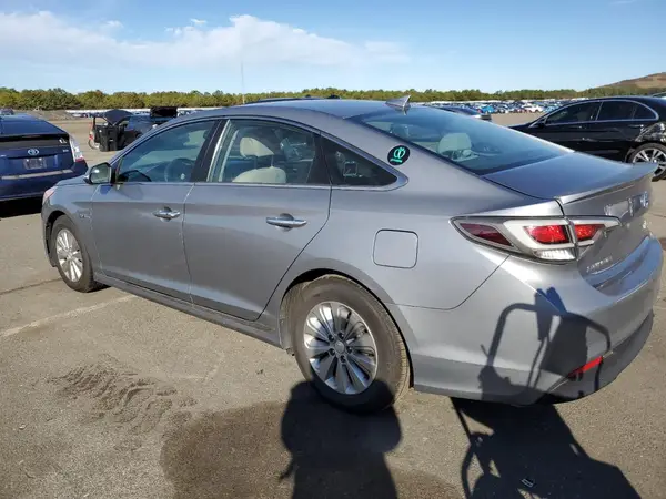 KMHE24L17GA016563 2016 HYUNDAI SONATA - Image 2