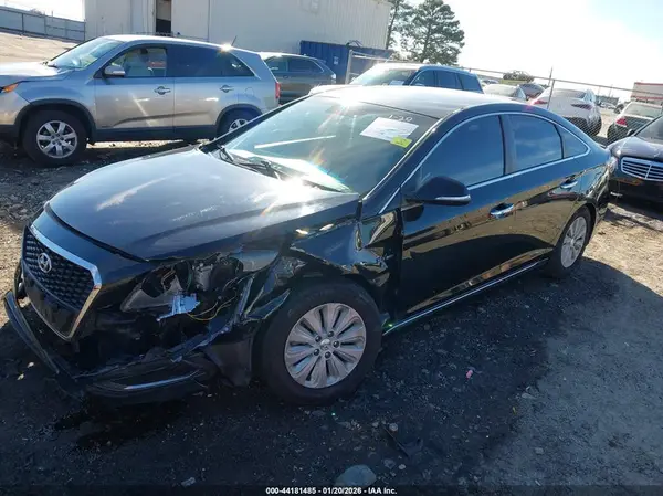 KMHE24L17GA018586 2016 HYUNDAI SONATA - Image 2