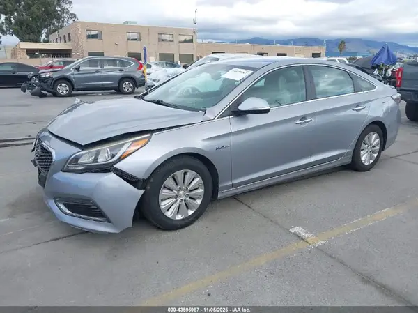 KMHE24L17GA019012 2016 HYUNDAI SONATA - Image 2