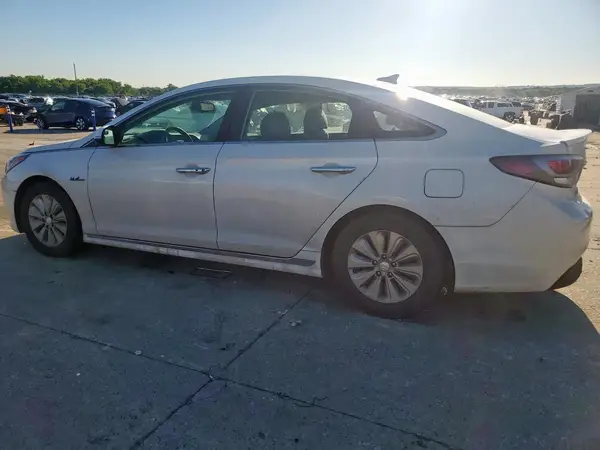 KMHE24L17GA022055 2016 HYUNDAI SONATA - Image 2