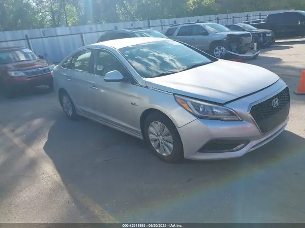 KMHE24L17GA022816 2016 HYUNDAI SONATA - Image 1
