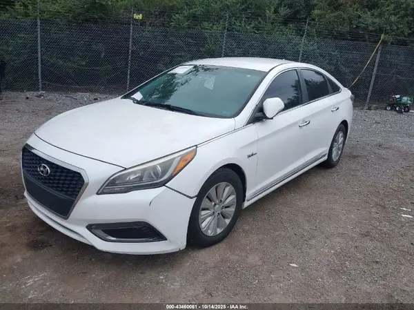 KMHE24L17GA023142 2016 HYUNDAI SONATA - Image 2