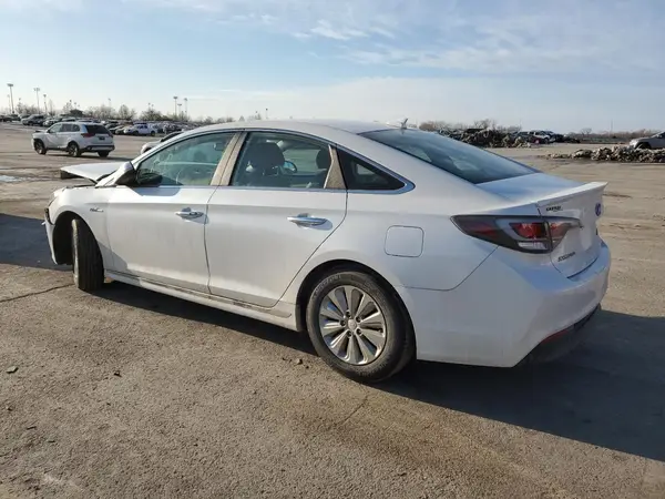 KMHE24L17GA024615 2016 HYUNDAI SONATA - Image 2