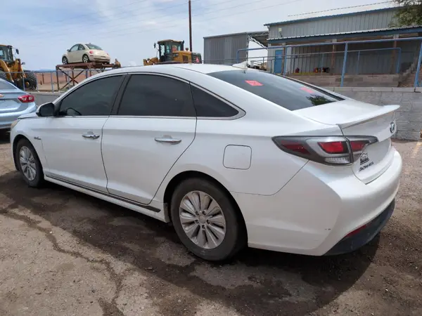 KMHE24L17GA027918 2016 HYUNDAI SONATA - Image 2