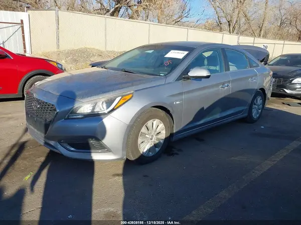 KMHE24L17GA028325 2016 HYUNDAI SONATA - Image 2