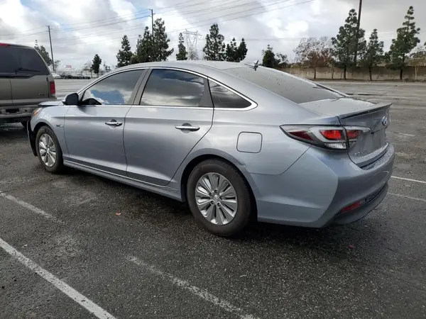KMHE24L17GA031189 2016 HYUNDAI SONATA - Image 2