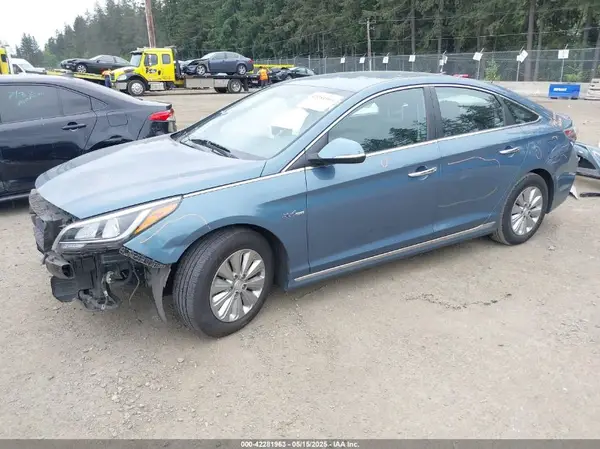 KMHE24L17GA032505 2016 HYUNDAI SONATA - Image 2
