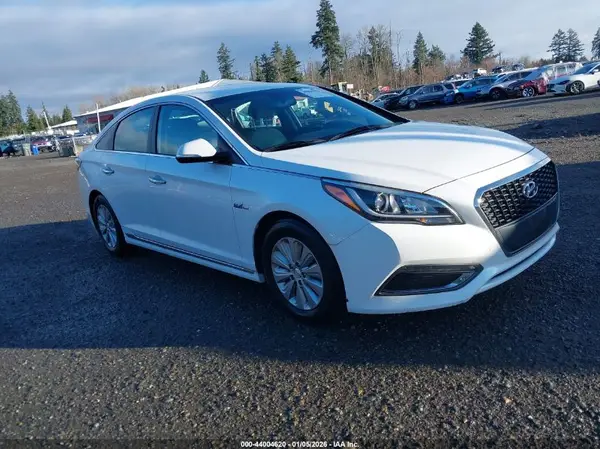 KMHE24L17GA037459 2016 HYUNDAI SONATA - Image 1