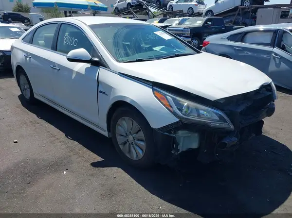 KMHE24L17GA037767 2016 HYUNDAI SONATA - Image 1