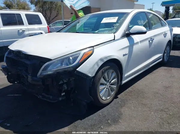KMHE24L17GA037767 2016 HYUNDAI SONATA - Image 2