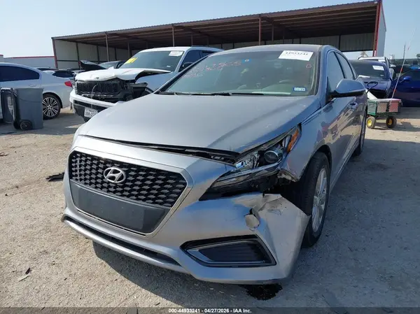 KMHE24L17GA037865 2016 HYUNDAI SONATA - Image 2