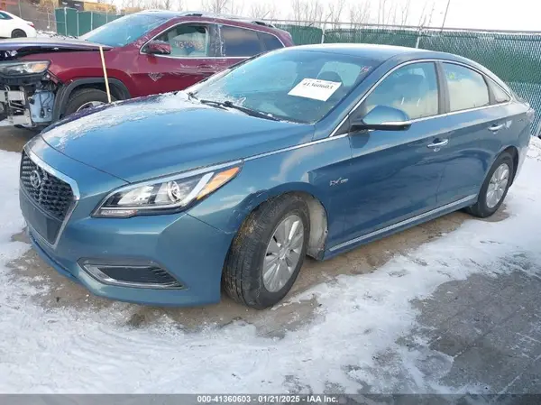 KMHE24L17GA038935 2016 HYUNDAI SONATA - Image 2