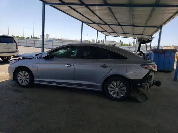 KMHE24L17GA040281 2016 HYUNDAI SONATA - Image 2