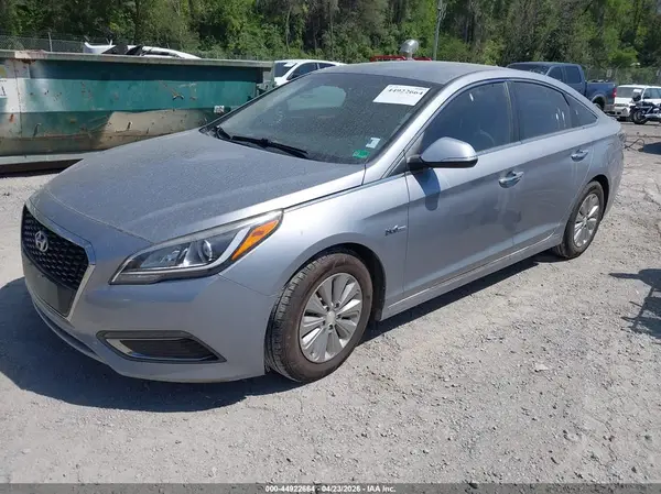 KMHE24L17GA041723 2016 HYUNDAI SONATA - Image 2