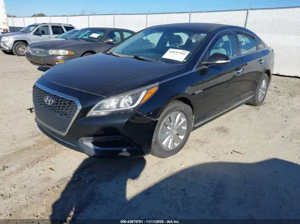 KMHE24L17HA043439 2017 HYUNDAI SONATA - Image 2