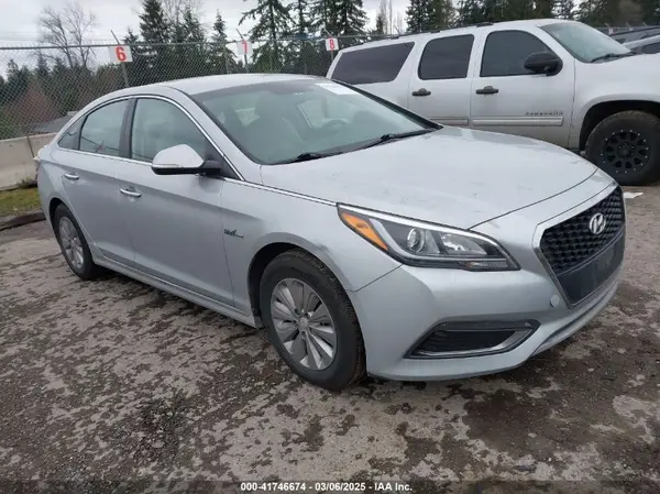 KMHE24L17HA054537 2017 HYUNDAI SONATA - Image 1