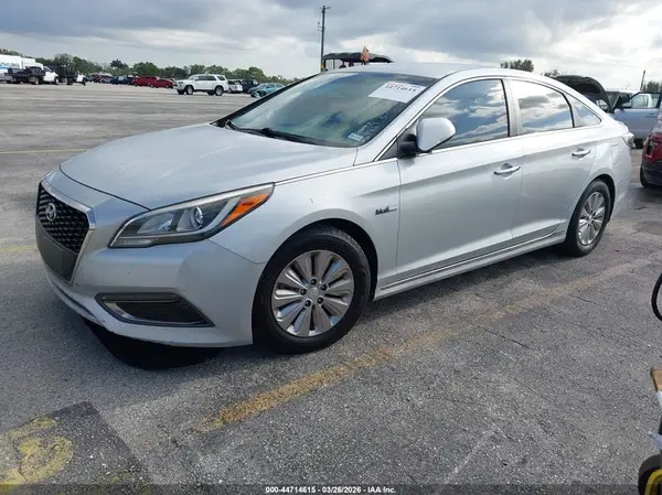 KMHE24L17HA057261 2017 HYUNDAI SONATA - Image 2
