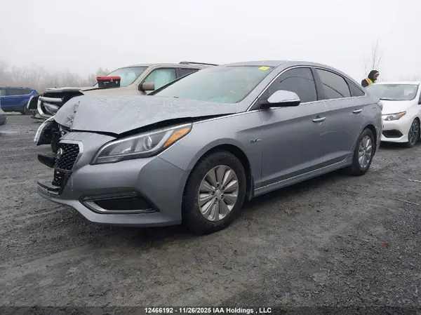 KMHE24L18GA008424 2016 HYUNDAI SONATA - Image 2
