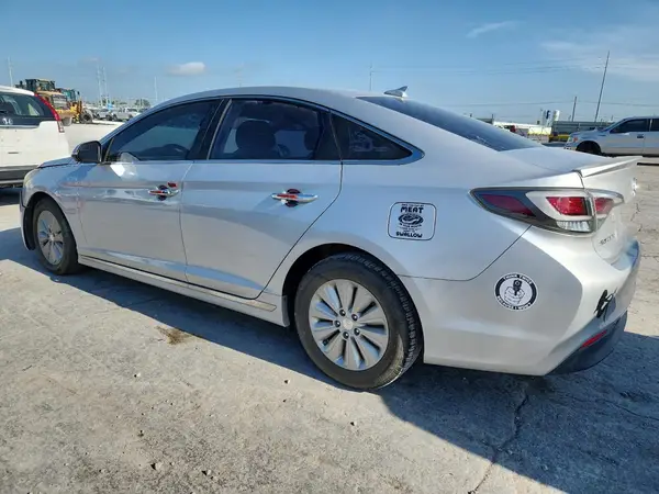 KMHE24L18GA010786 2016 HYUNDAI SONATA - Image 2