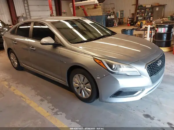 KMHE24L18GA011260 2016 HYUNDAI SONATA - Image 1