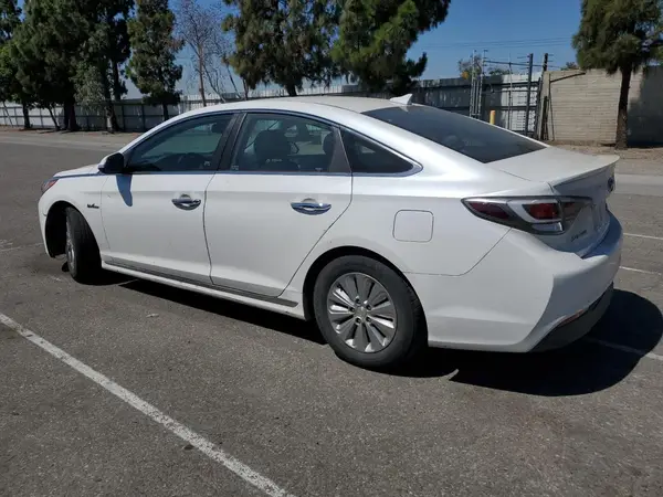 KMHE24L18GA013543 2016 HYUNDAI SONATA - Image 2