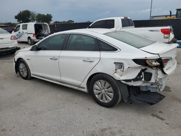 KMHE24L18GA013641 2016 HYUNDAI SONATA - Image 2