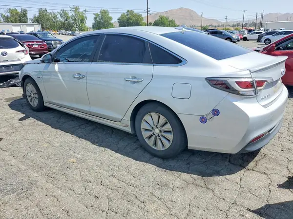 KMHE24L18GA018578 2016 HYUNDAI SONATA - Image 2